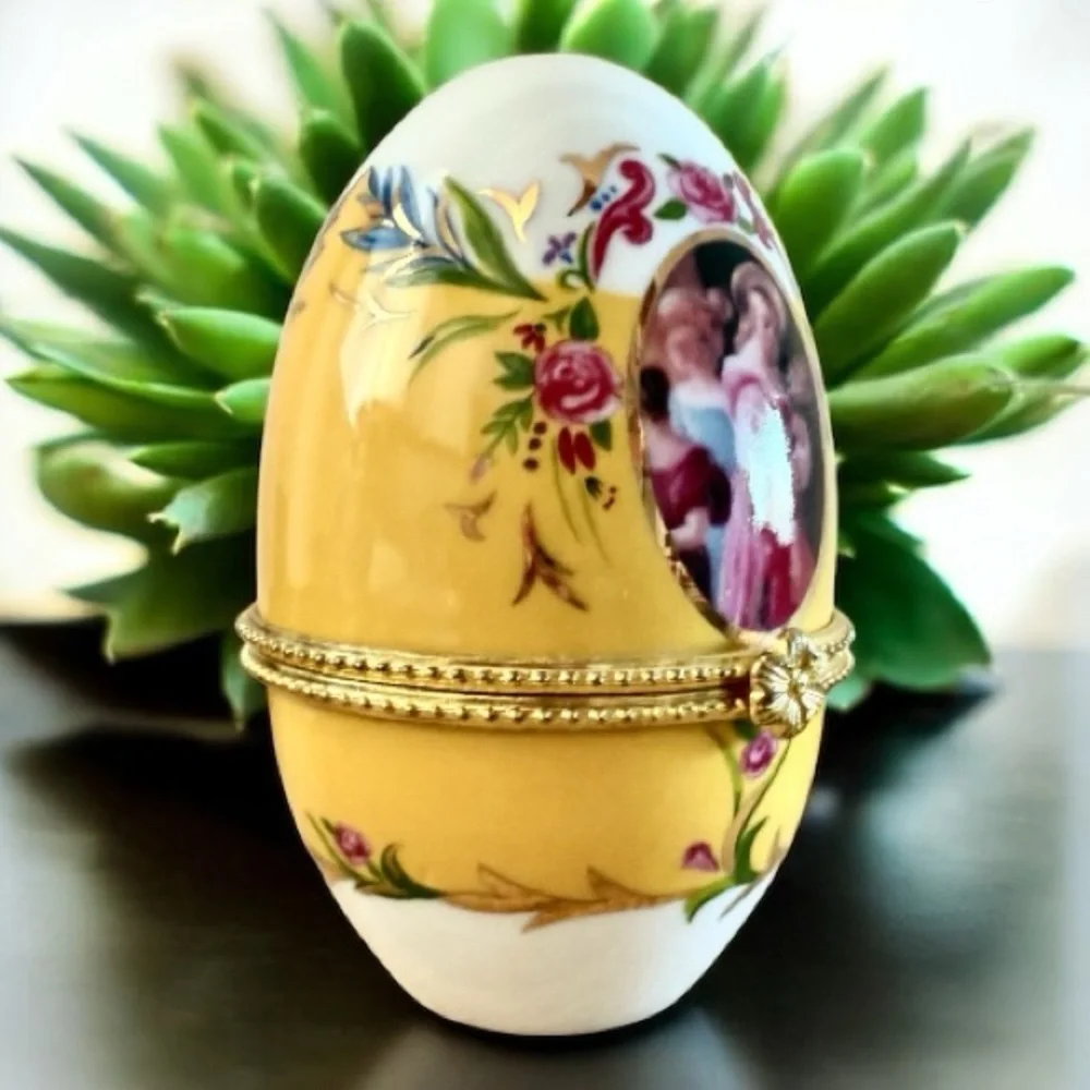 Jean Desprez Bal a Versailles 2003 Porcelain Hinged Rare Vintage Trinket Egg - Picture 5 of 9